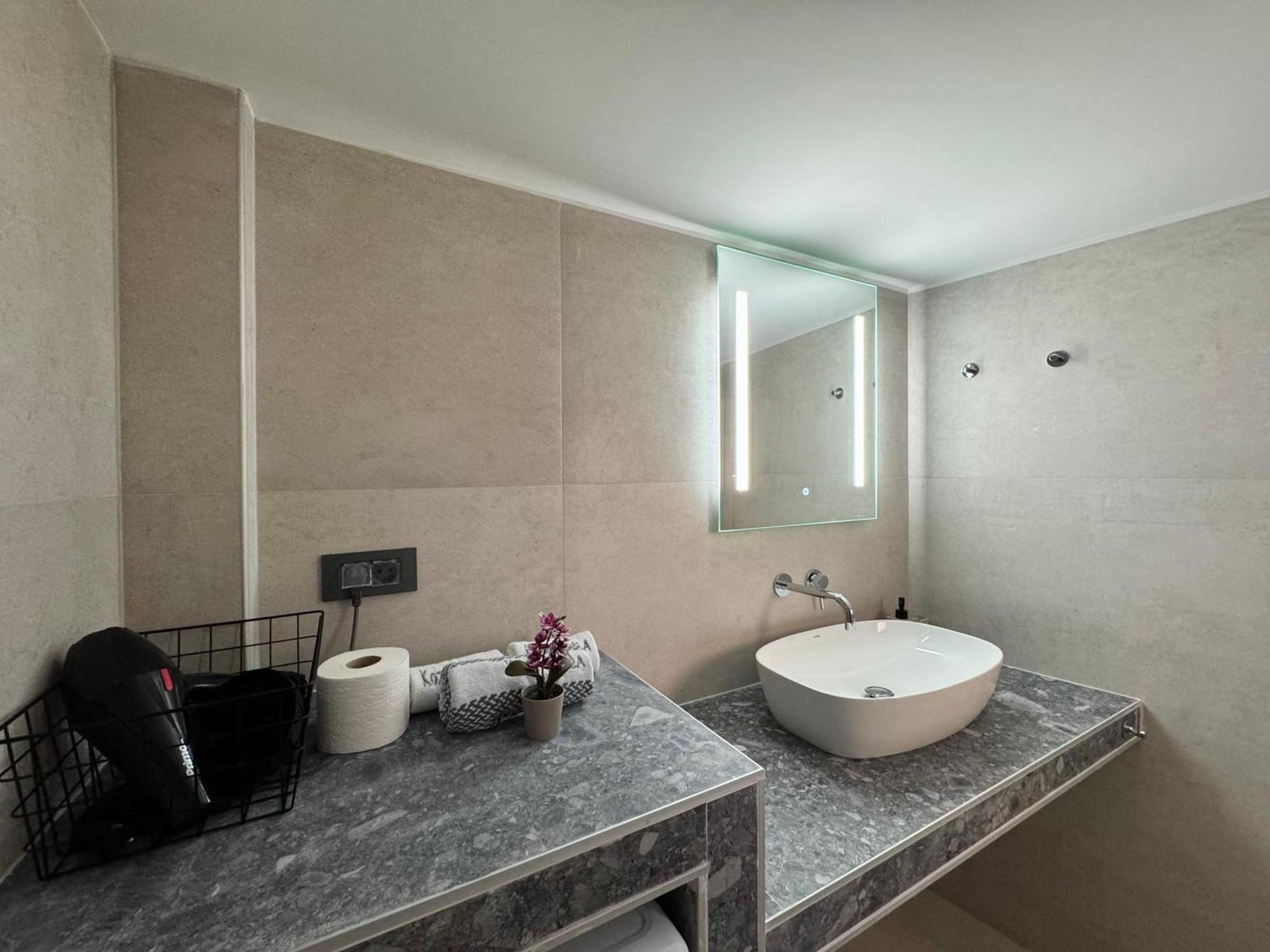 Spacious Apartment Near Monastiraki By Kozy Koala Athens Exterior photo